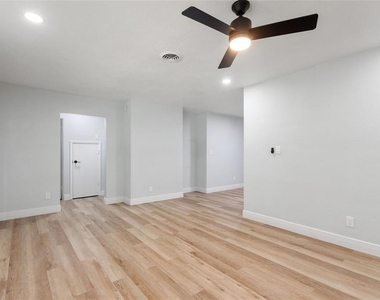 5424 14th Avenue N - Photo Thumbnail 10