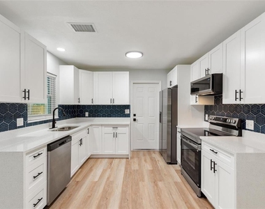 5424 14th Avenue N - Photo Thumbnail 4