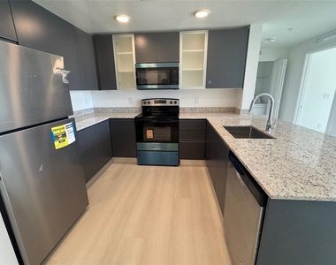 5563 Millenia Park Blvd - Photo Thumbnail 20