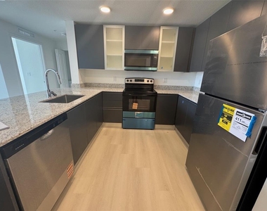 5563 Millenia Park Blvd - Photo Thumbnail 10