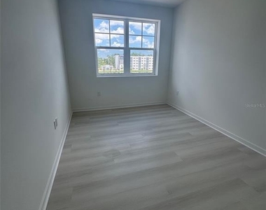 5563 Millenia Park Blvd - Photo Thumbnail 2