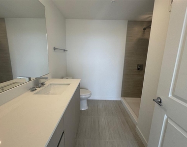 5563 Millenia Park Blvd - Photo Thumbnail 12