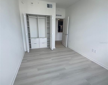 5563 Millenia Park Blvd - Photo Thumbnail 3