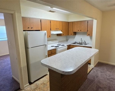 131 Avenue B Ne - Photo Thumbnail 3
