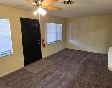 131 Avenue B Ne - Photo Thumbnail 2