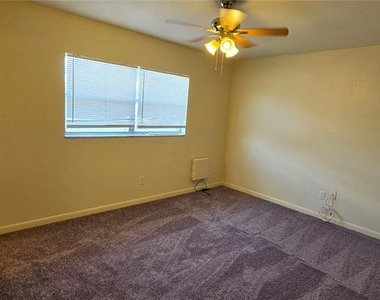 131 Avenue B Ne - Photo Thumbnail 5