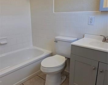 131 Avenue B Ne - Photo Thumbnail 6