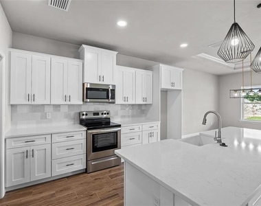 6724 Sw 12th Lane - Photo Thumbnail 3