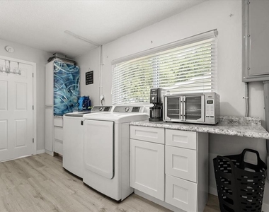 1210 E Caroline Street - Photo Thumbnail 34
