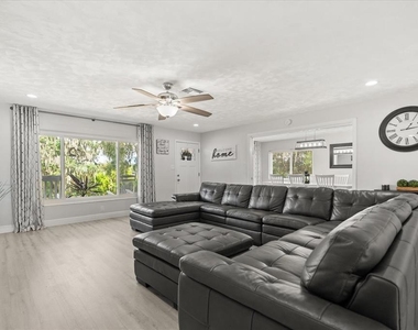 1210 E Caroline Street - Photo Thumbnail 11