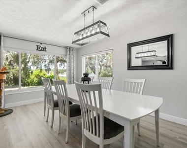 1210 E Caroline Street - Photo Thumbnail 8
