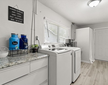 1210 E Caroline Street - Photo Thumbnail 36