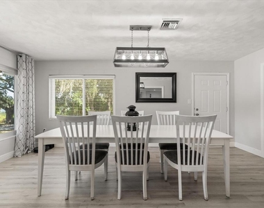 1210 E Caroline Street - Photo Thumbnail 7
