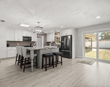 1210 E Caroline Street - Photo Thumbnail 13