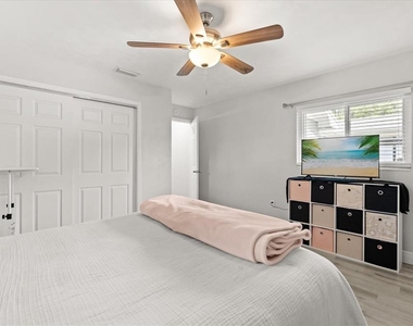 1210 E Caroline Street - Photo Thumbnail 32