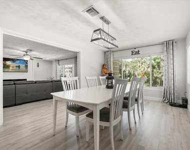 1210 E Caroline Street - Photo Thumbnail 6