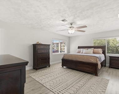 1210 E Caroline Street - Photo Thumbnail 24