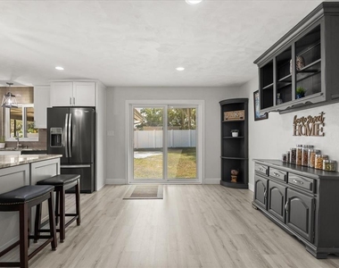 1210 E Caroline Street - Photo Thumbnail 12