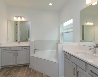 571 Via Bella Ct. - Photo Thumbnail 9