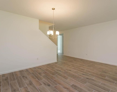 571 Via Bella Ct. - Photo Thumbnail 7