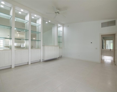 8876 Estepona Court - Photo Thumbnail 19
