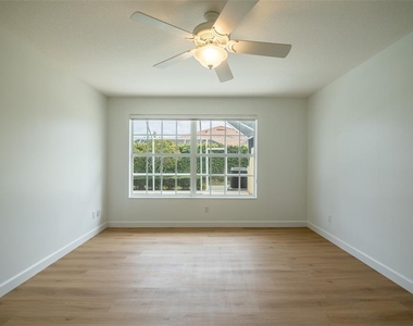 8876 Estepona Court - Photo Thumbnail 40