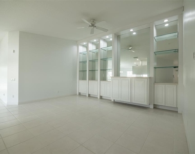 8876 Estepona Court - Photo Thumbnail 16