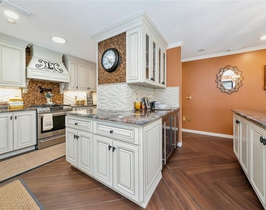 6976 Country Lakes Circle - Photo Thumbnail 9