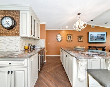 6976 Country Lakes Circle - Photo Thumbnail 11