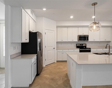 5703 N Honore Avenue - Photo Thumbnail 8