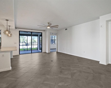 5703 N Honore Avenue - Photo Thumbnail 3