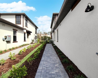 5703 N Honore Avenue - Photo Thumbnail 1
