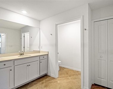 5703 N Honore Avenue - Photo Thumbnail 20
