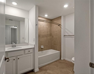 5703 N Honore Avenue - Photo Thumbnail 25