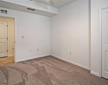 5703 N Honore Avenue - Photo Thumbnail 29