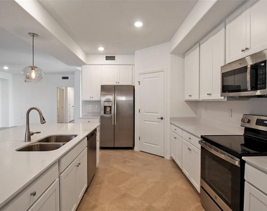 5703 N Honore Avenue - Photo Thumbnail 9