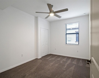 5703 N Honore Avenue - Photo Thumbnail 30