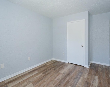 2519 9th Avenue W - Photo Thumbnail 13