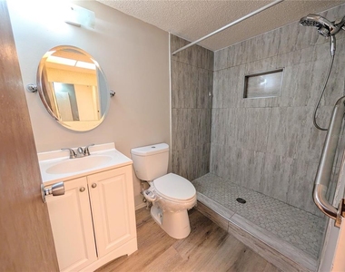 3570 Lake Bayshore Drive - Photo Thumbnail 14