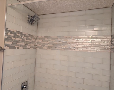 3570 Lake Bayshore Drive - Photo Thumbnail 17