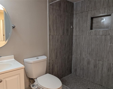 3570 Lake Bayshore Drive - Photo Thumbnail 13