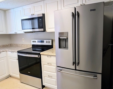 3570 Lake Bayshore Drive - Photo Thumbnail 6