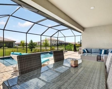 15104 Oxford Grey Drive - Photo Thumbnail 13