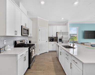 15104 Oxford Grey Drive - Photo Thumbnail 4