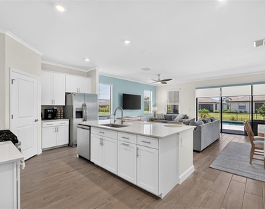 15104 Oxford Grey Drive - Photo Thumbnail 3