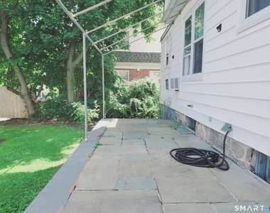 181 Strawberry Hill Avenue - Photo Thumbnail 12