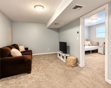 400 Broadway - Photo Thumbnail 10