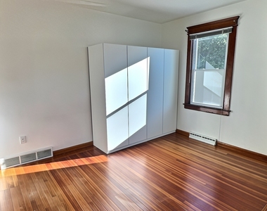 106 Myrtle Avenue - Photo Thumbnail 9