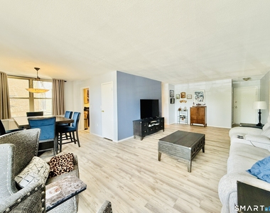1 Strawberry Hill Court - Photo Thumbnail 7