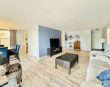 1 Strawberry Hill Court - Photo Thumbnail 6